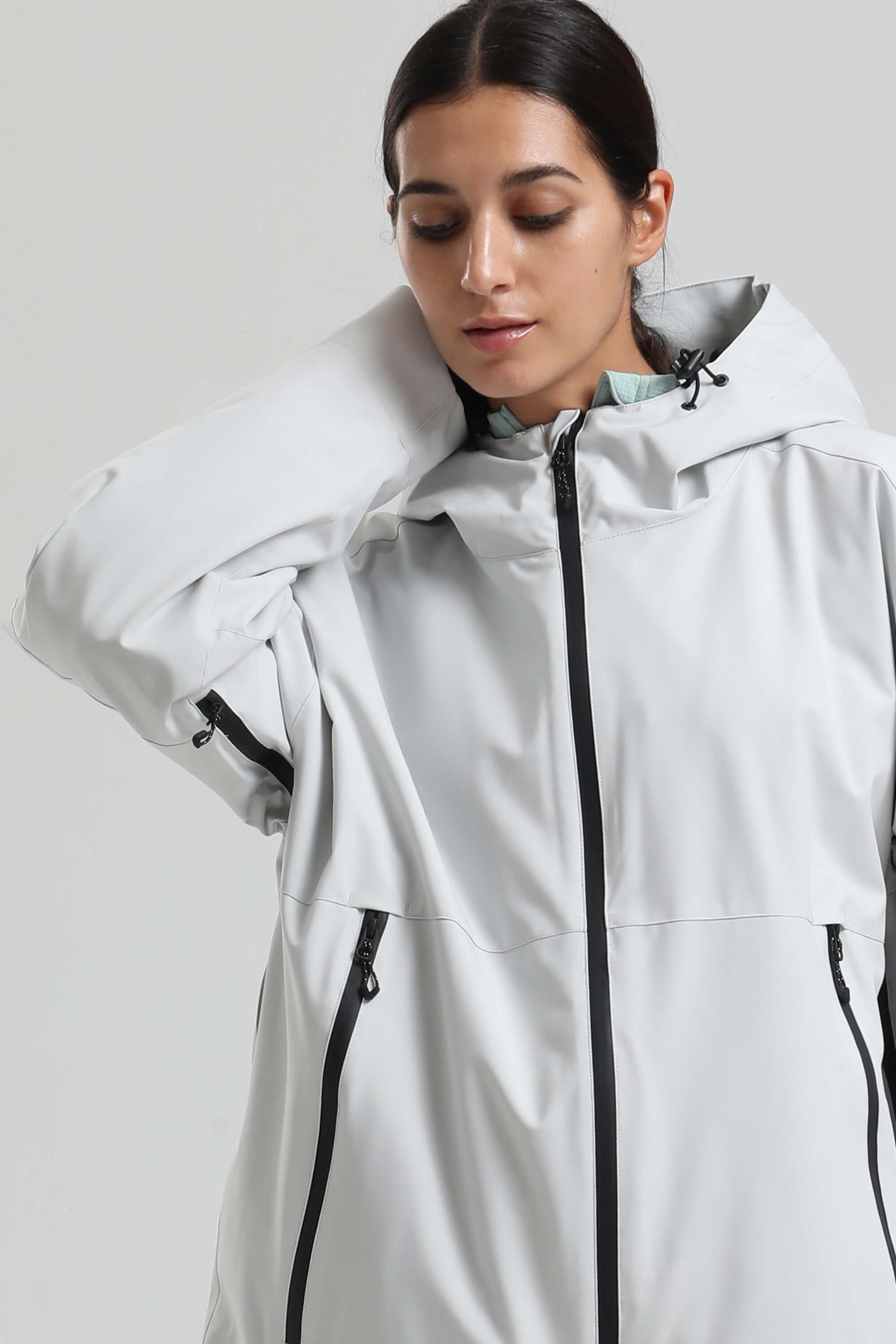 Dámská světle šedá sněhová bunda s plně sealed designem a dvojitými ventilačními otvory - minimalistická a zateplená - Gsou Snow