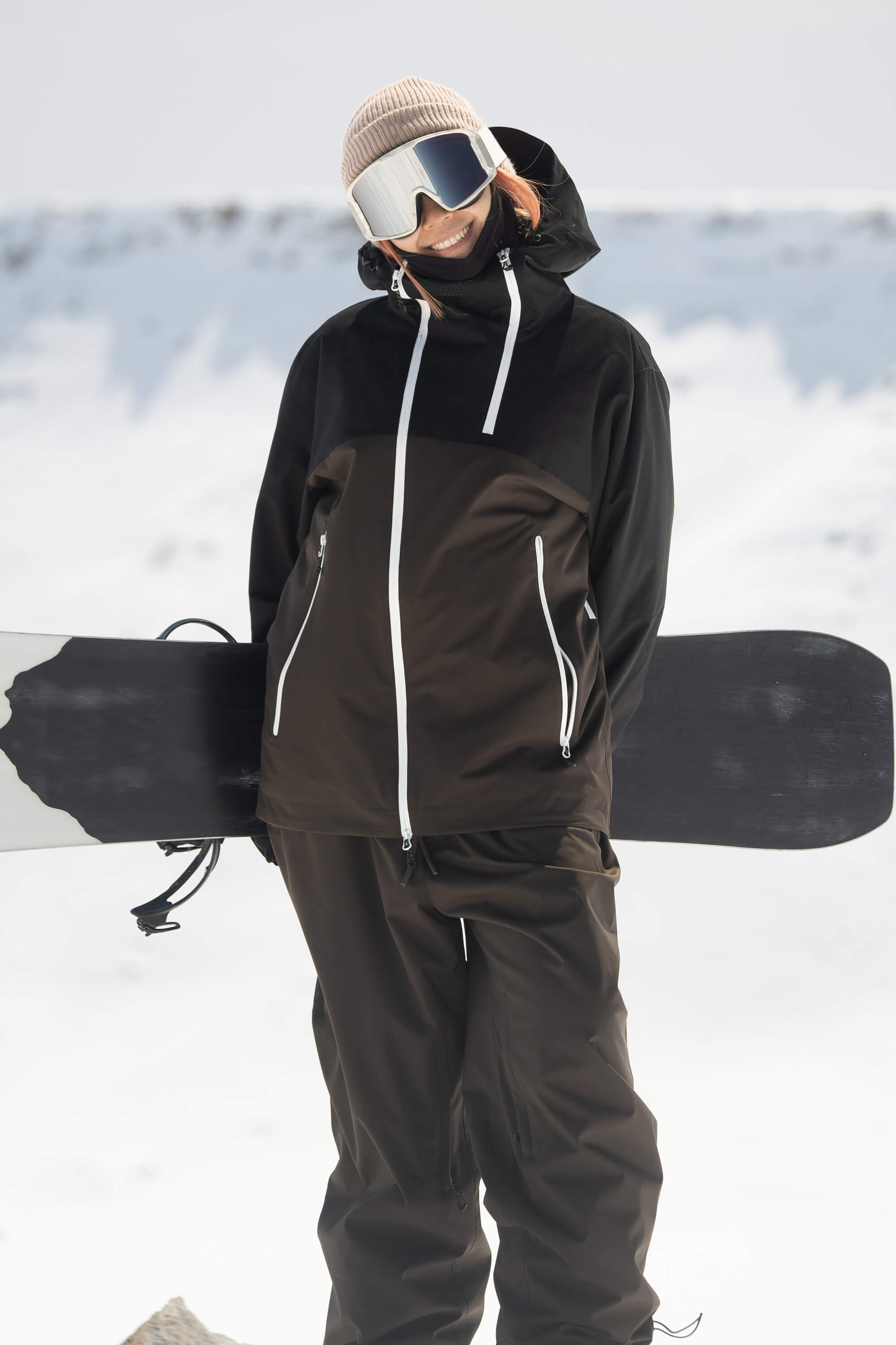 Dámská černá a kávová sněhová bunda s asymetrickým zipem a ventilačními otvory - voděodolná a zateplená - Gsou Snow