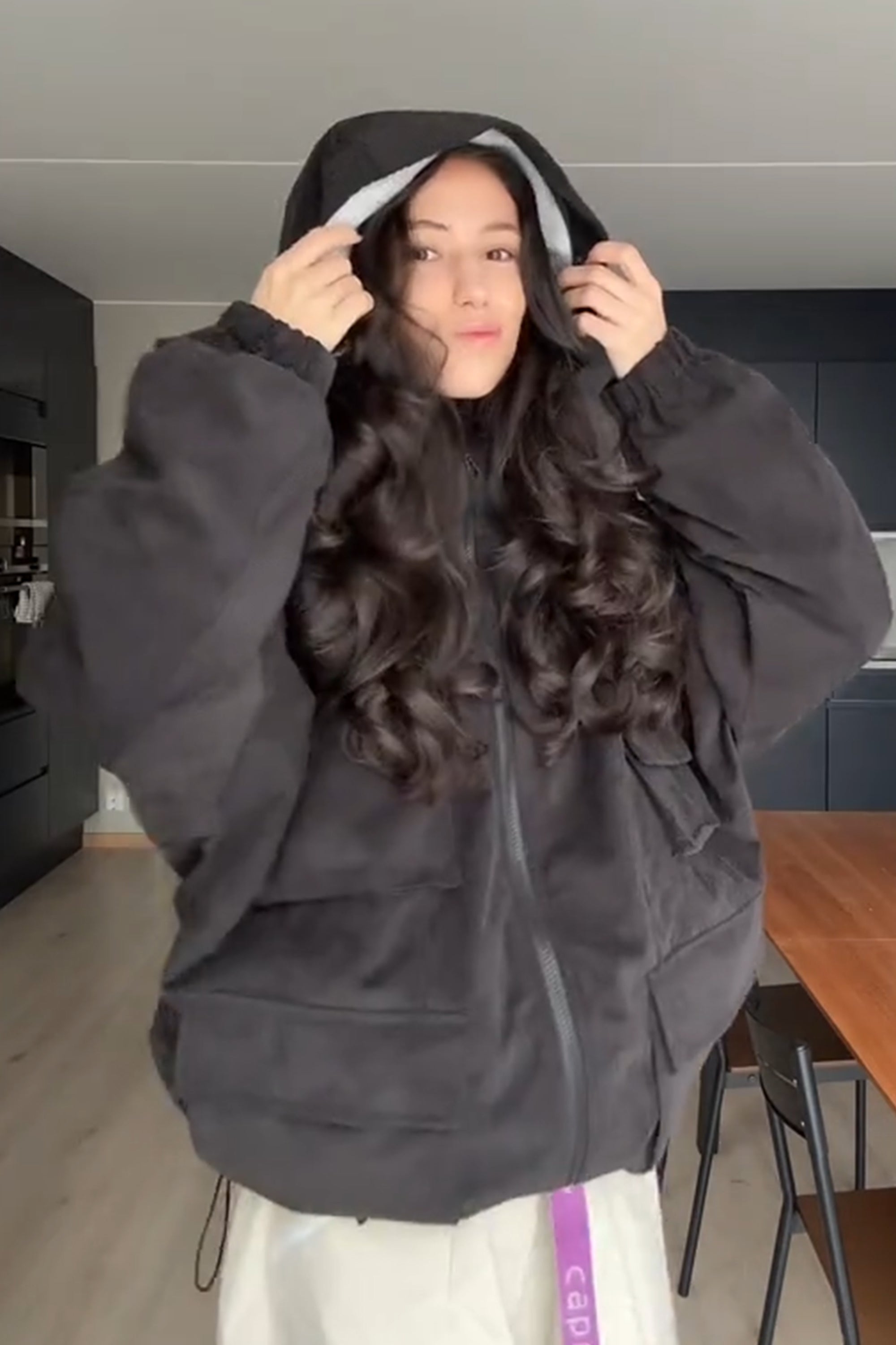 Dámská černá voděodolná kordurová bunda s batwing rukávy a velkou kapsou – Gsou Snow