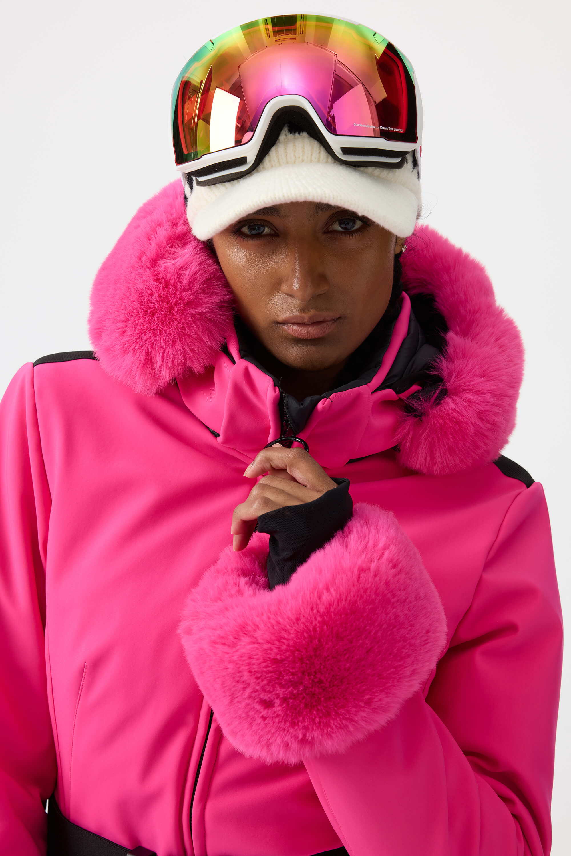 Dámská magentová lyžařská bunda s 3D střihem a umělou kožešinou - Gsou Snow